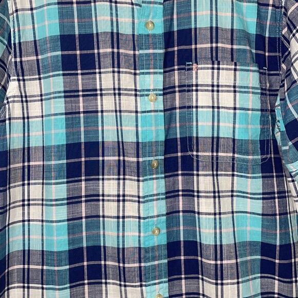 Izod short  sleeve button down shirt - Picture 3 of 8